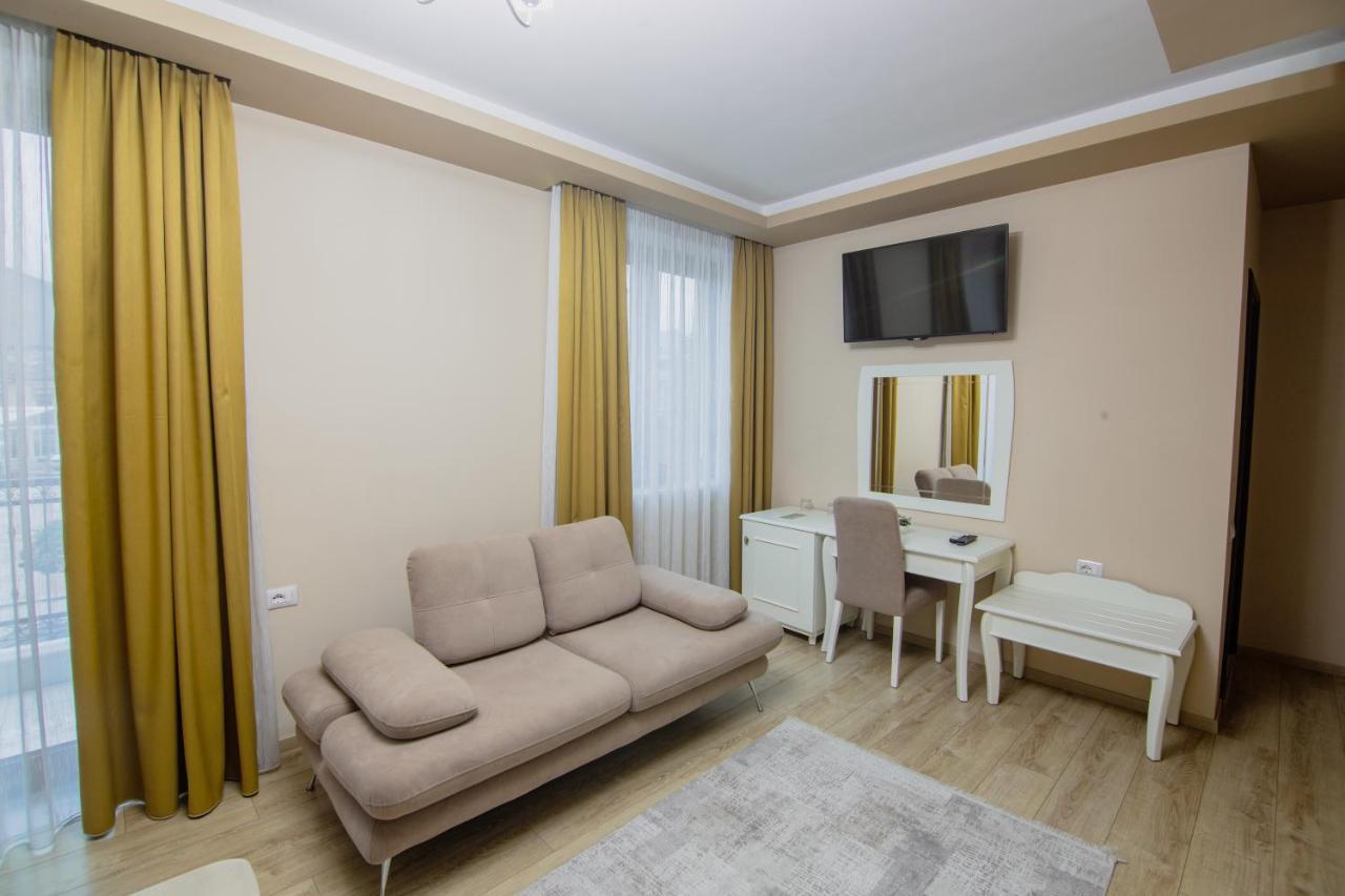 Christi's Borova 4* Korce