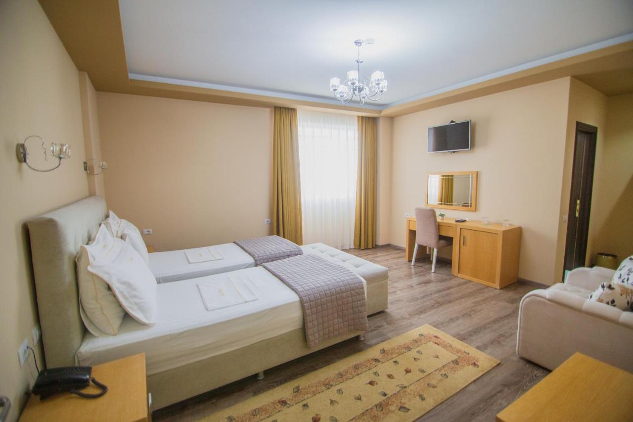 Christi's Borova 4* Korce